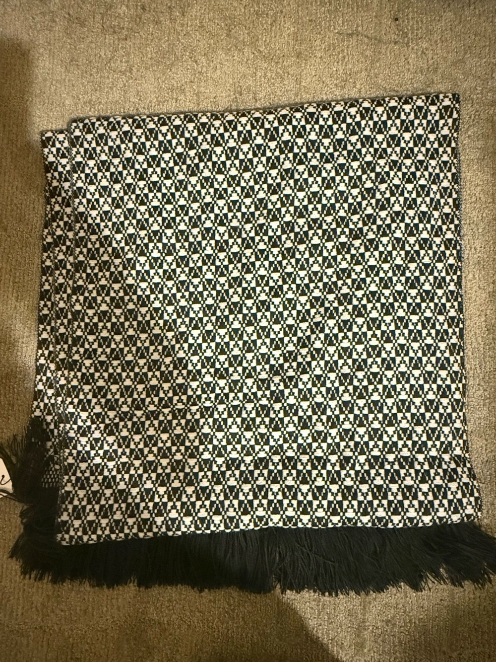 CHANEL Cashmere Scarf - Picture 6 of 7